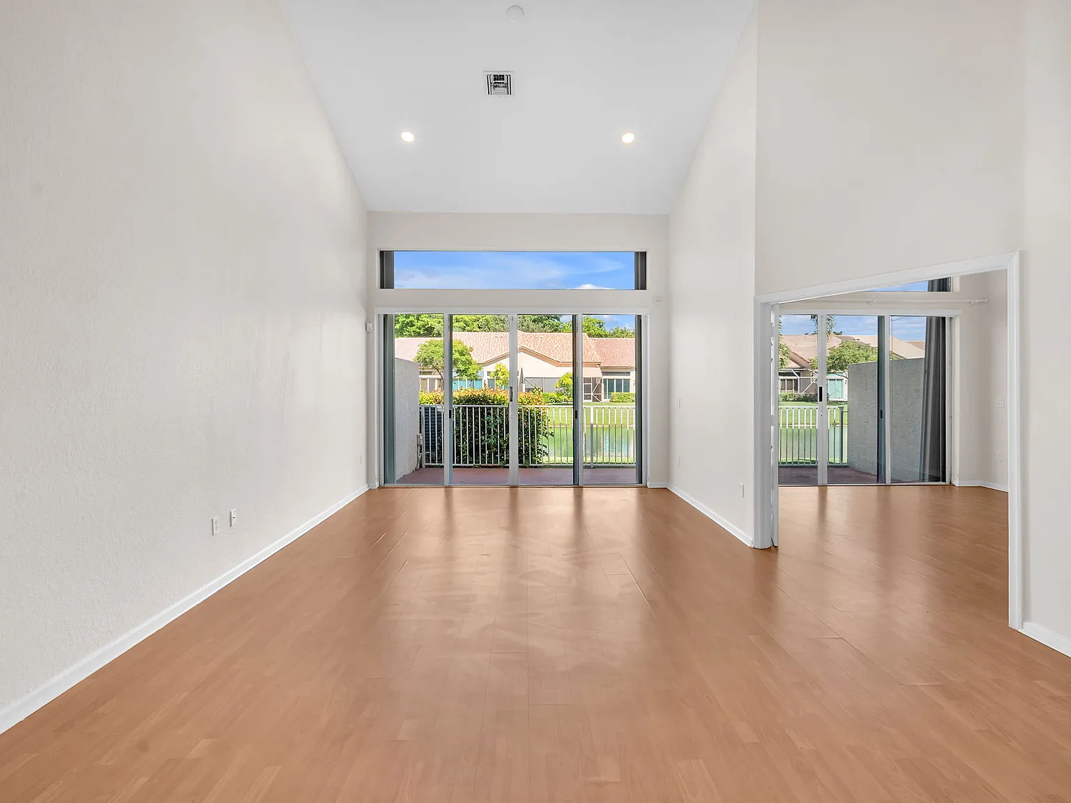 3 bed, 3.5 bath, 3000 sqft, $3,850 — Photo 3
