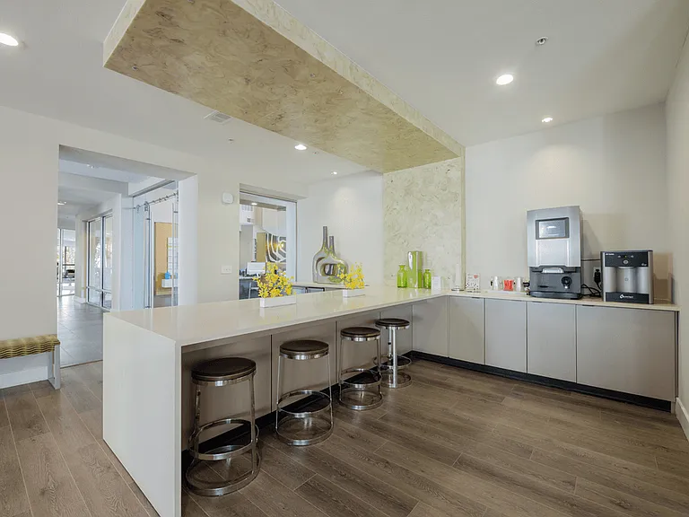 Maple District Lofts — Photo 12