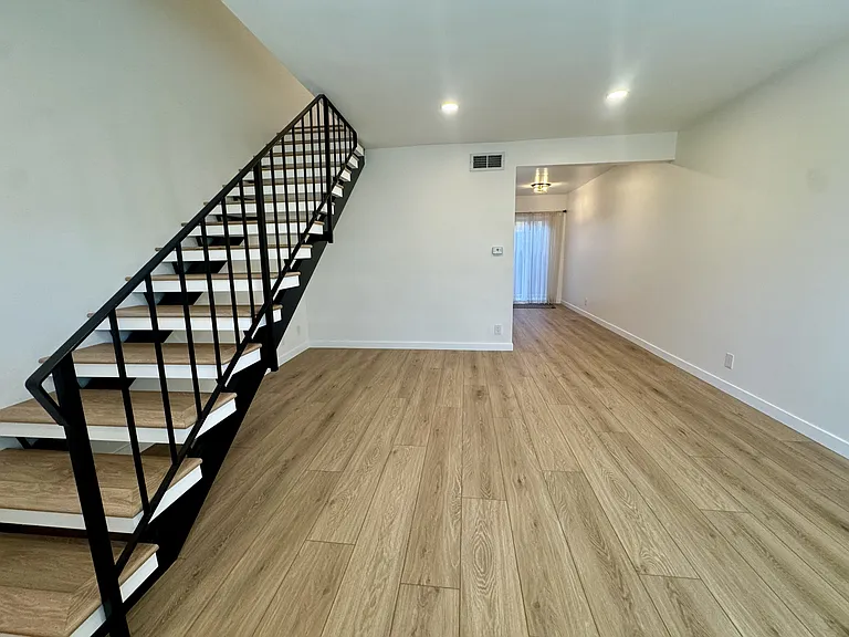 1916 Keeler St #B — Photo 2
