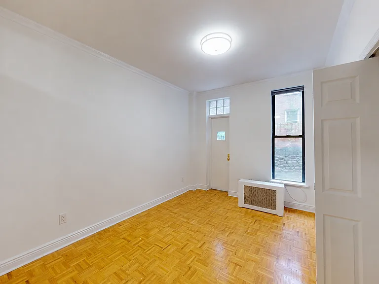 424 E 73rd St #1RE — Photo 5