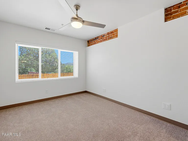 533 W Gurley St #1 — Photo 10