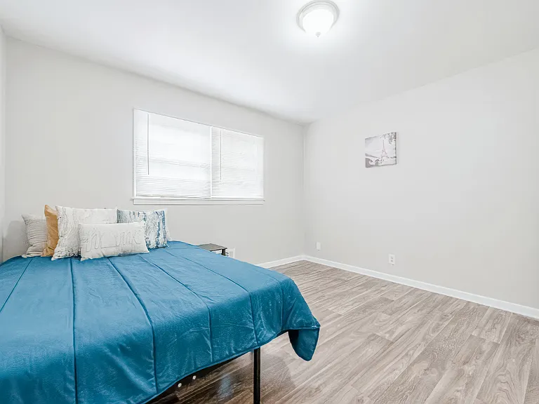 Canaan Dr SE — Photo 2