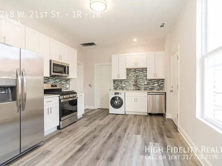2248 W 21st St #1R — Photo 4