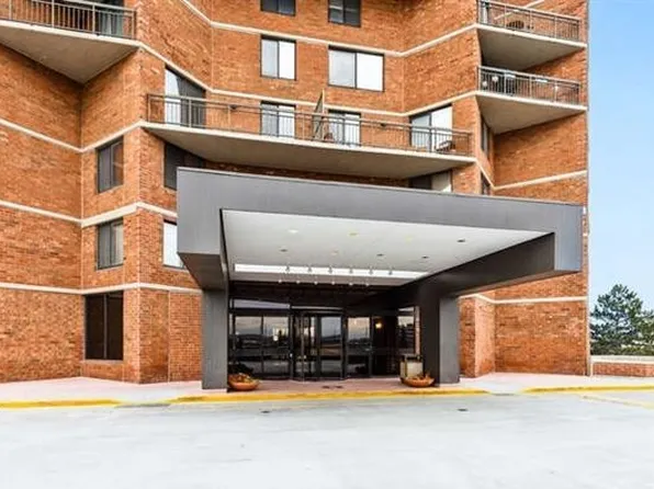 232 Harmon Cove Tower image 42 of 46