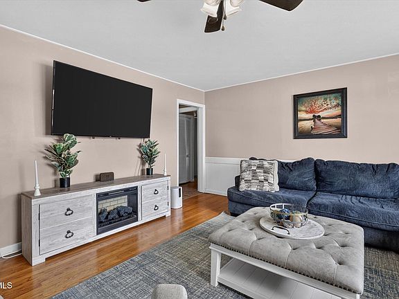4th image of 102 Virginia Dr