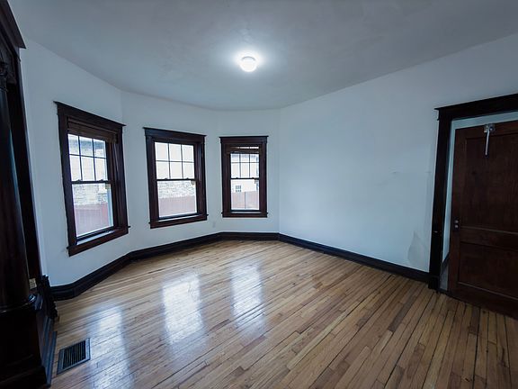 5th image of 3229 W 62nd St