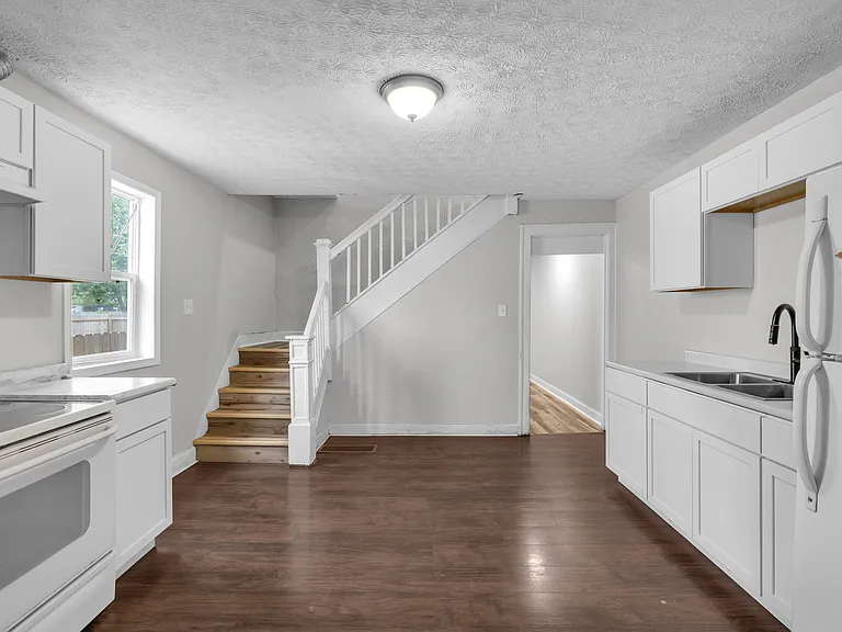 411 N Oakland Ave — Photo 8