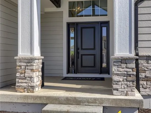 2504 W 180th St, Overland Park, KS 66085