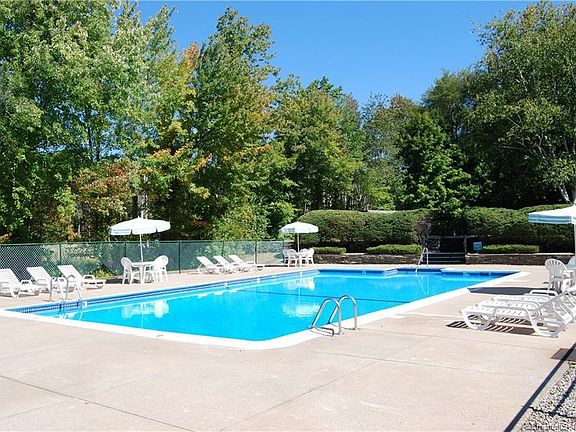 3rd image of 30 Stony Brook Dr APT C3