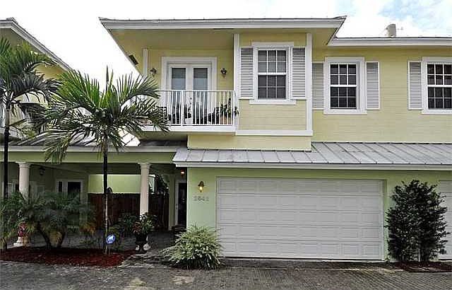 1st image of 2642 NE 9th Ave #10