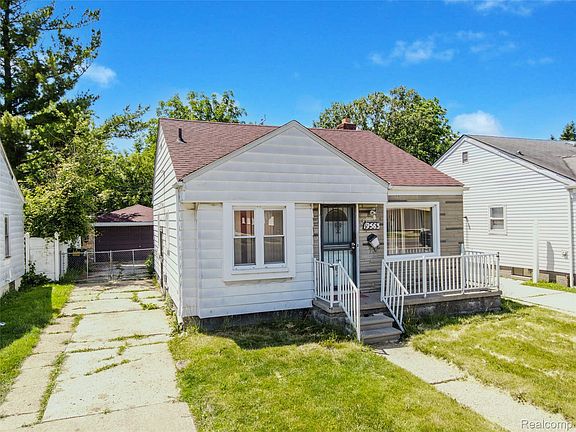 3rd image of 19563 Schoenherr St