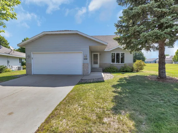 928 Willow Grove Cir, Waite Park, MN 56387