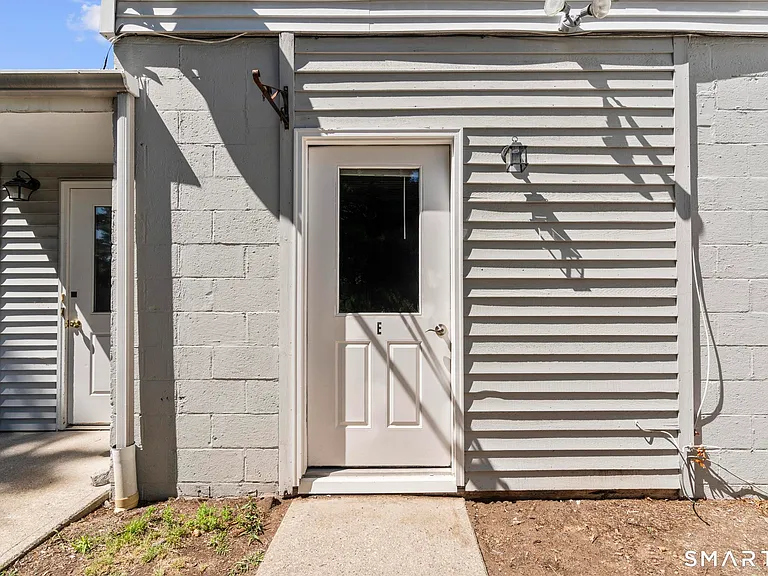 184 Maple St — Photo 2