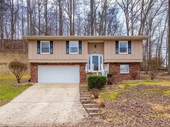 108 Brierwood Dr, Hurricane, WV 25526