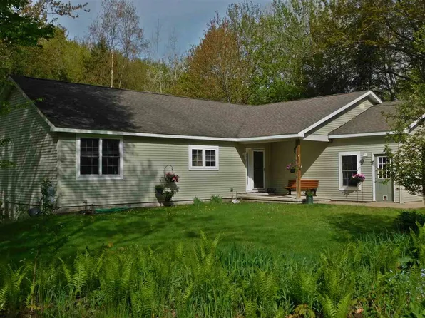 8688 Cedar Creek Dr, Petoskey, MI 49770