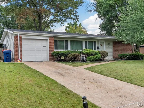 2620 Derby Pl, Florissant, MO 63033