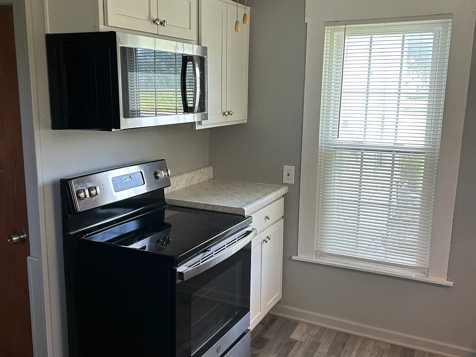 10874 Edgewood Rd — Photo 3