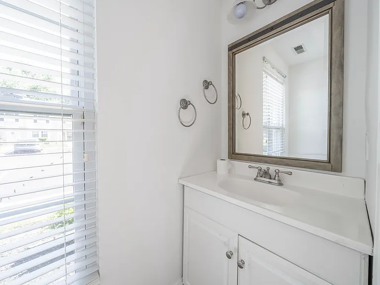 10 Forestview Ct — Photo 6