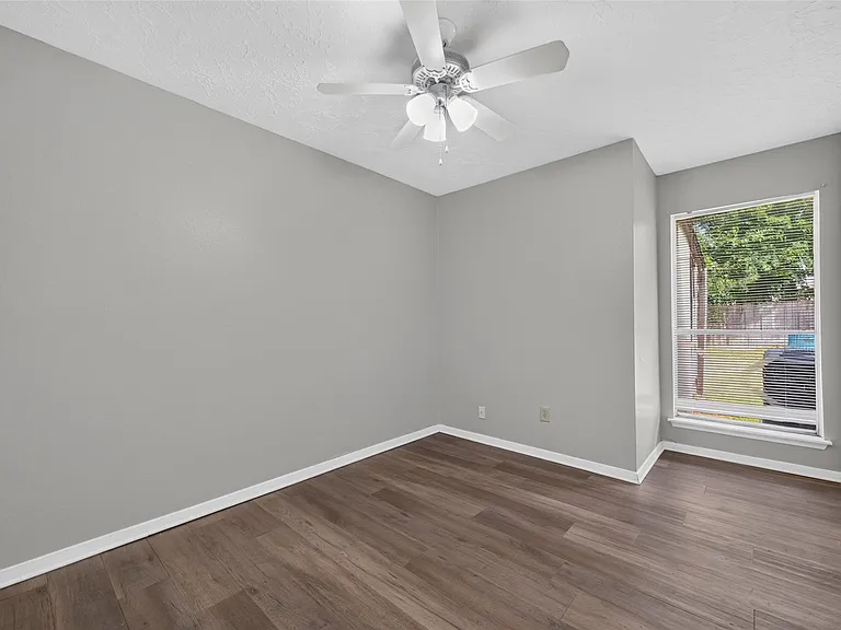 2403 Autumn Springs Ln — Photo 27