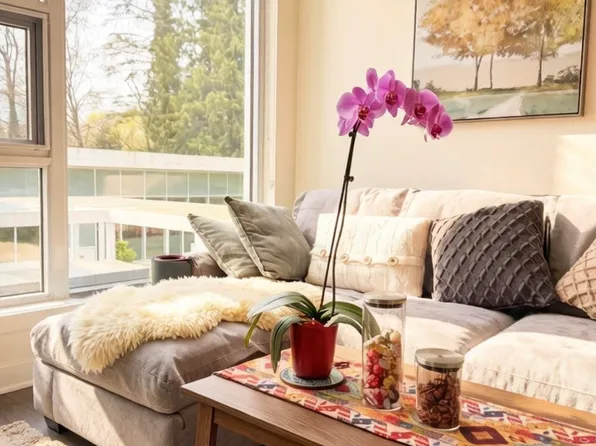 595 Austin Ave #306, Coquitlam, BC V3K 0G7