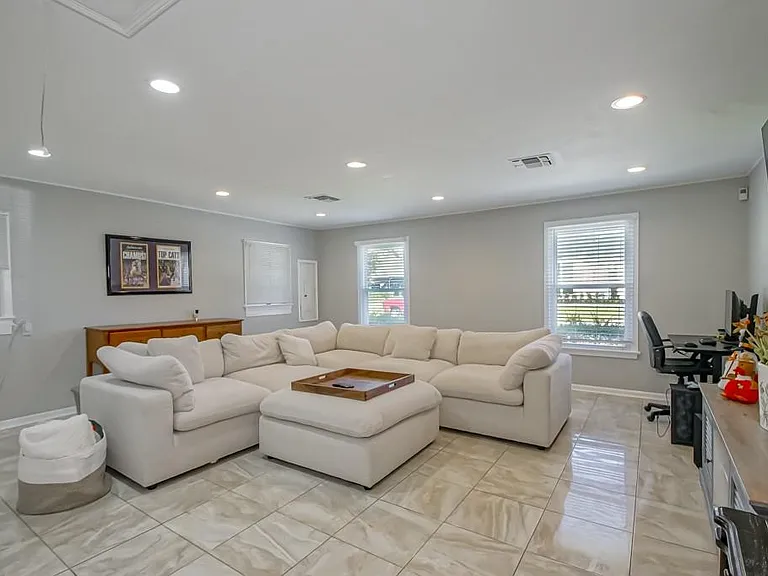 420 Fairfield Ave — Photo 10