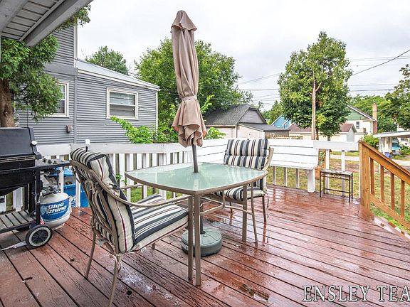 5th image of 947 Tamarack Ave NW