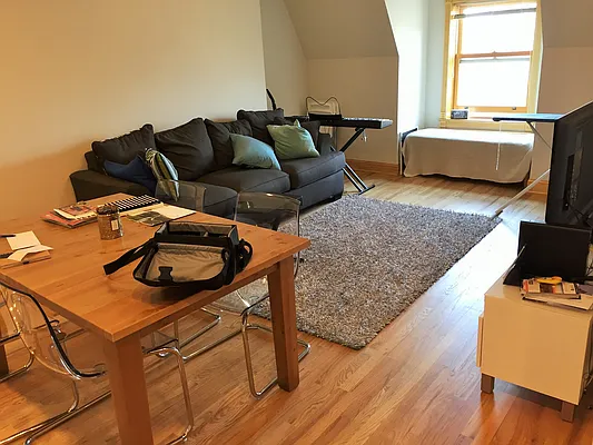 Rented by Joe Gotham LTD | media 12