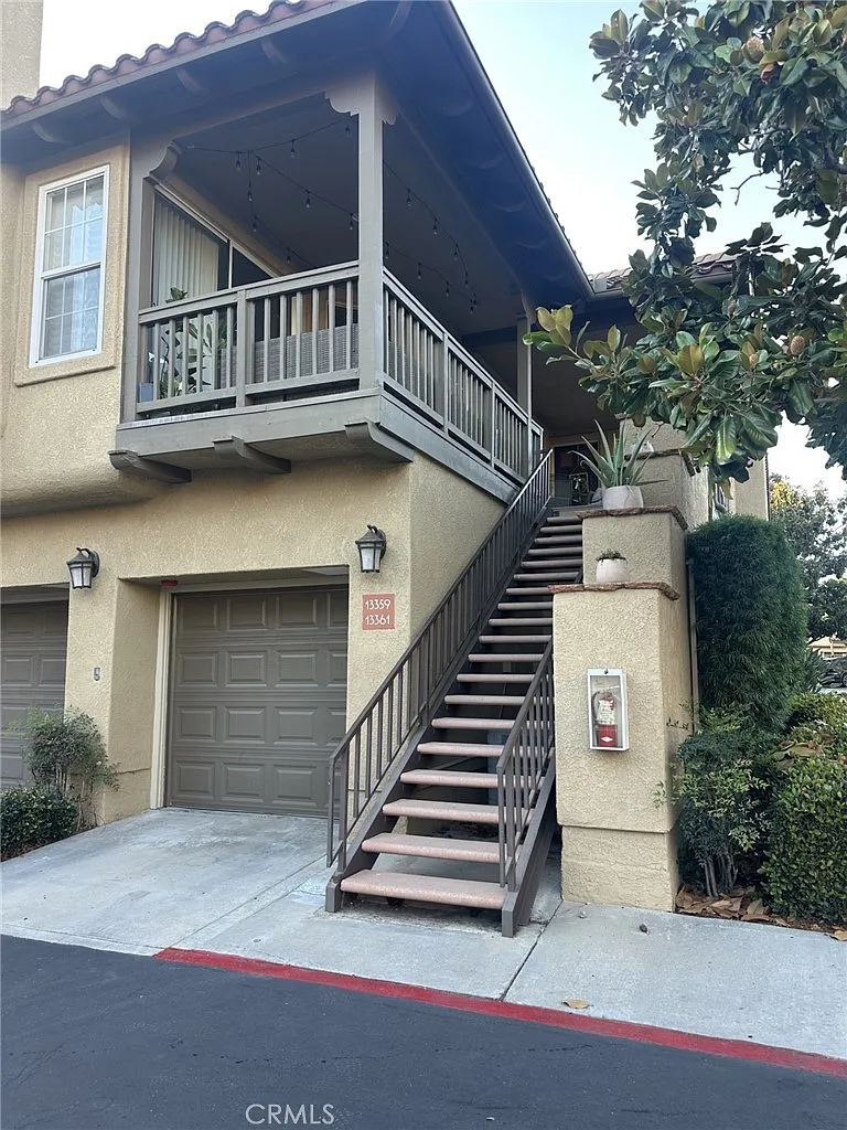 2 bed, 1095 sqft, $3,450 — Photo 2