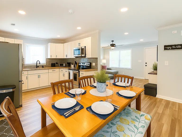 3830 Manchester Dr — Photo 10