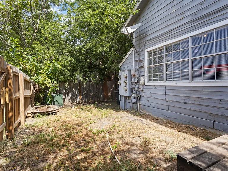 6710 Windsor Holw — Photo 23