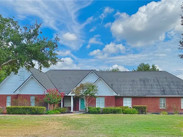 80 Hunters Way, Victoria, TX 77904