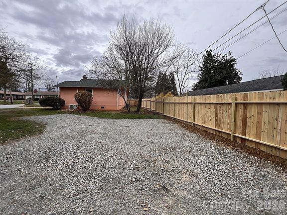 2nd image of 422 Hebron Rd