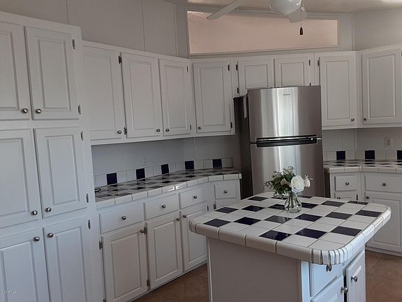 3rd image of 27 E Inglewood St