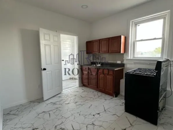 754 S 19th St APT 3, Newark, NJ 07103