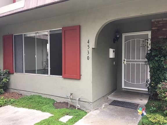 HOA recently painted exterior.