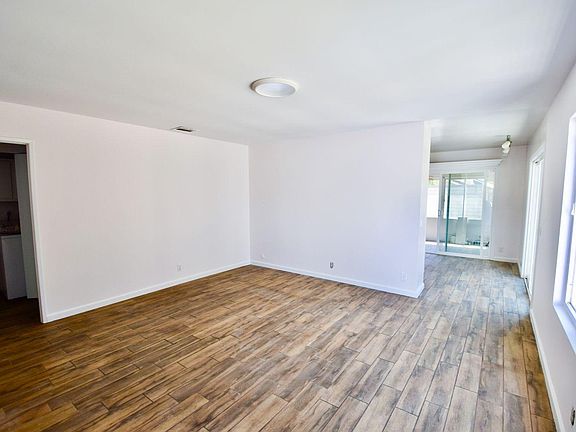 3rd image of 643 Hillcrest Dr