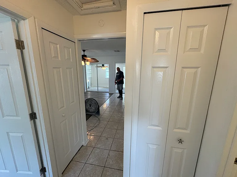 2571 NE Palm Ave — Photo 6