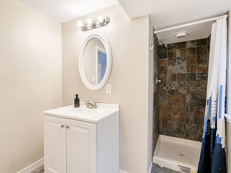 225 Claflin Ave — Photo 10