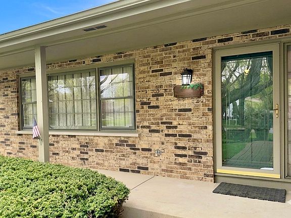 2nd image of 1131 Laureli Cir
