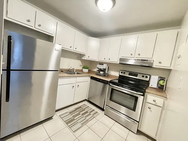 711 Farmington Ave — Photo 23