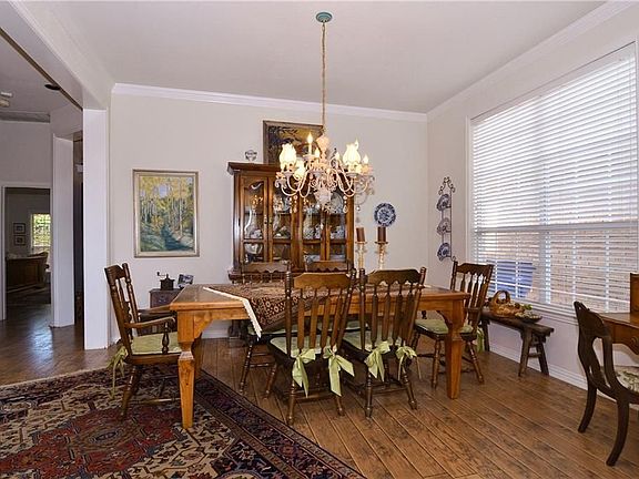 5th image of 3421 Forest Hills Cir