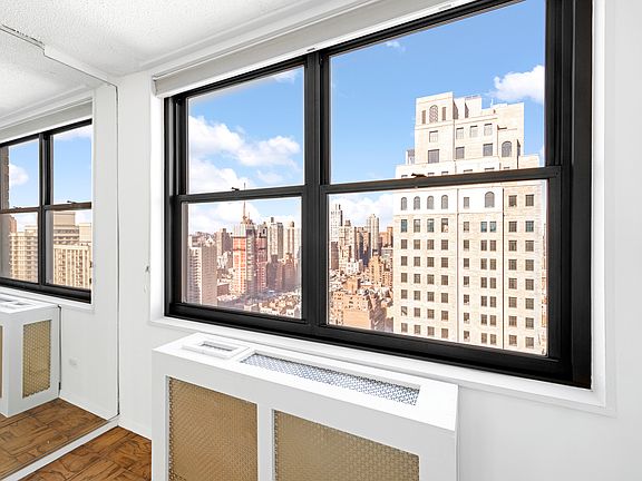 5th image of 301 E 79th St #C