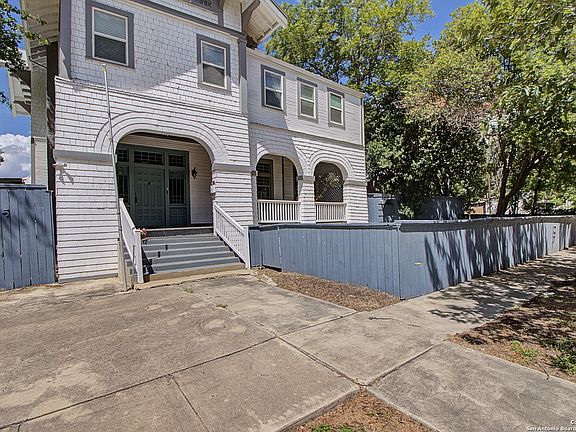 2nd image of 1015 W Woodlawn Ave
