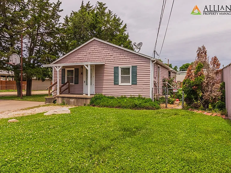 1517 Fair Ln — Photo 1
