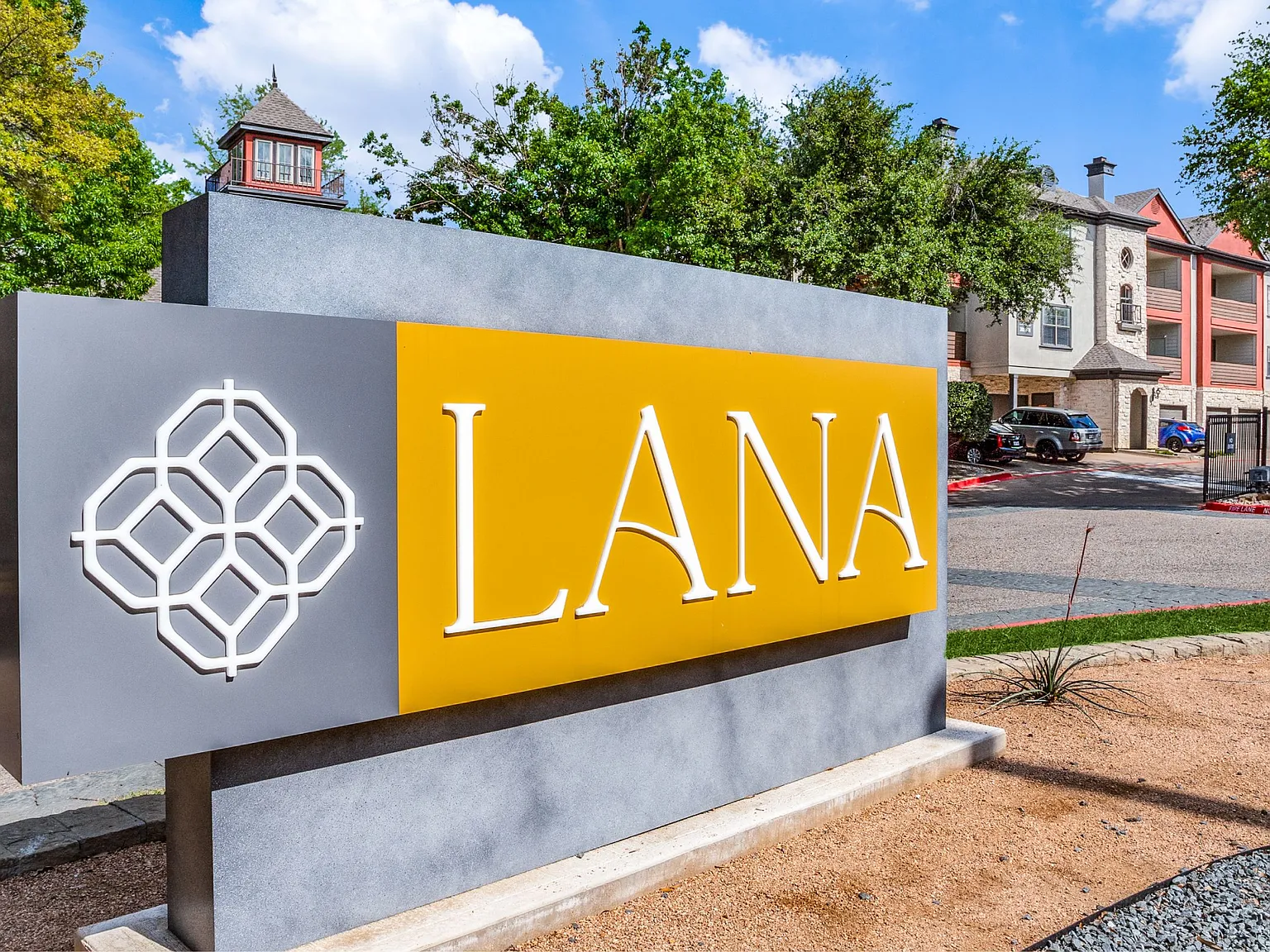 The Lana — Photo 4