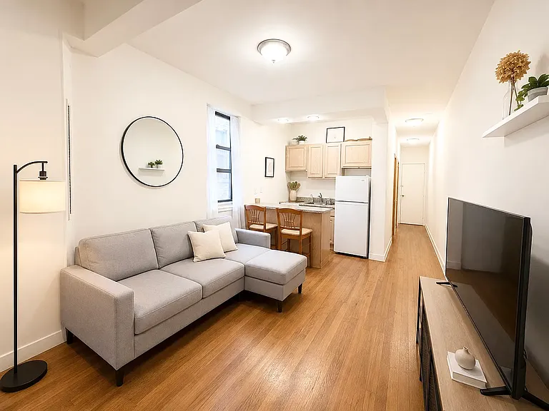 227 E 50th St #17 — Photo 1