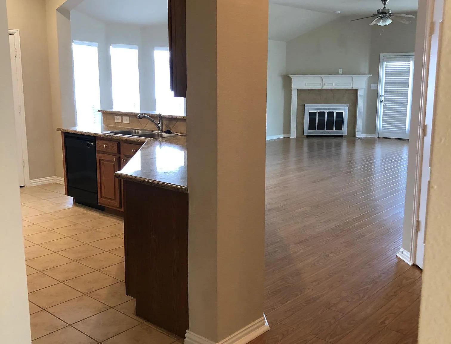 3 bed, 1915 sqft, $2,400 — Photo 4