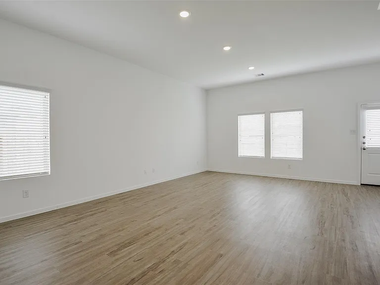 21811 Carpineti Ln — Photo 17