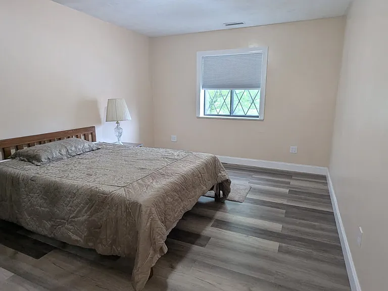1 bedroom apartment - bedroom optional to stay.