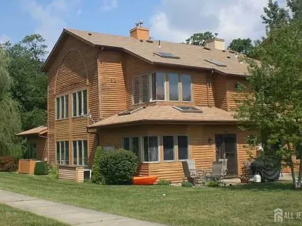 135 Brandywine Ct, Brick, NJ 08724